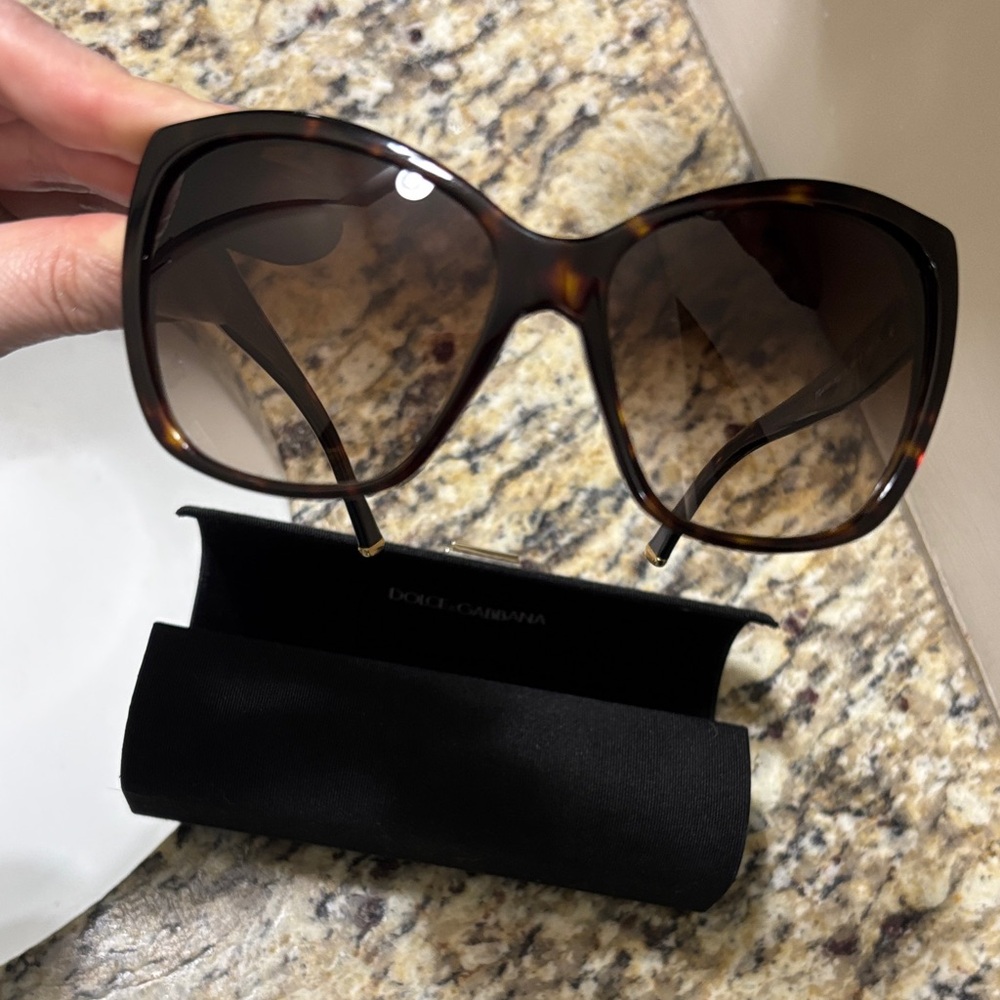 Dolce & Gabbana Tortoiseshell Oversized Sunglasses with Brown Gradient Lenses